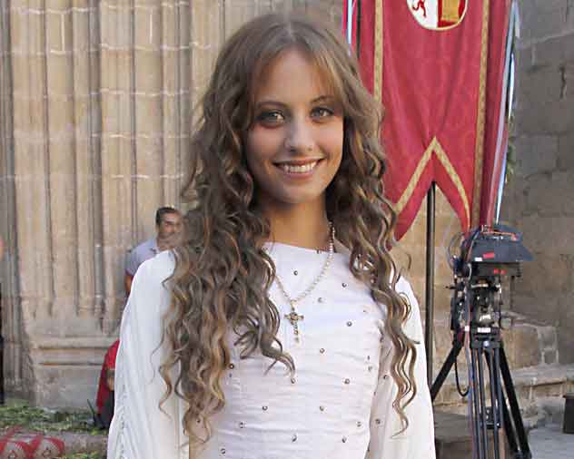 Protagoniza la exitosa serie «Isabel»